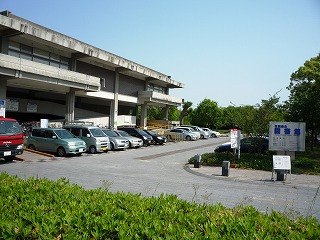 県立図書館の駐車場